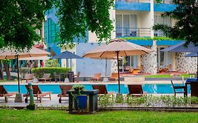 Miridiya Lake Resort